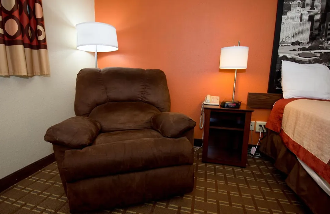 Super 8 By Wyndham Altoona-1